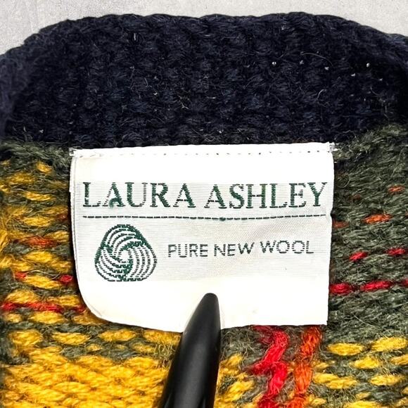 ★ Laura Ashley Patchwork Knitted Cardigan w/ Multicolor Floral & Plaid Design ★ - Picture 4 of 8